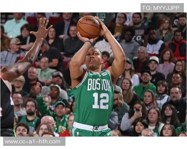 小白近期表现惊艳场均20分5板5助攻防守端贡献突出且犯规控制得当